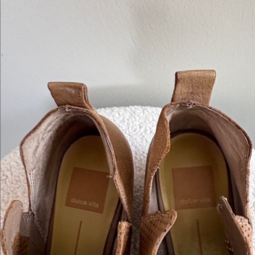 Dolce Vita Sonya Perforate Taupe Suede Ankle Bootie 7 GUC - Picture 3 of 9